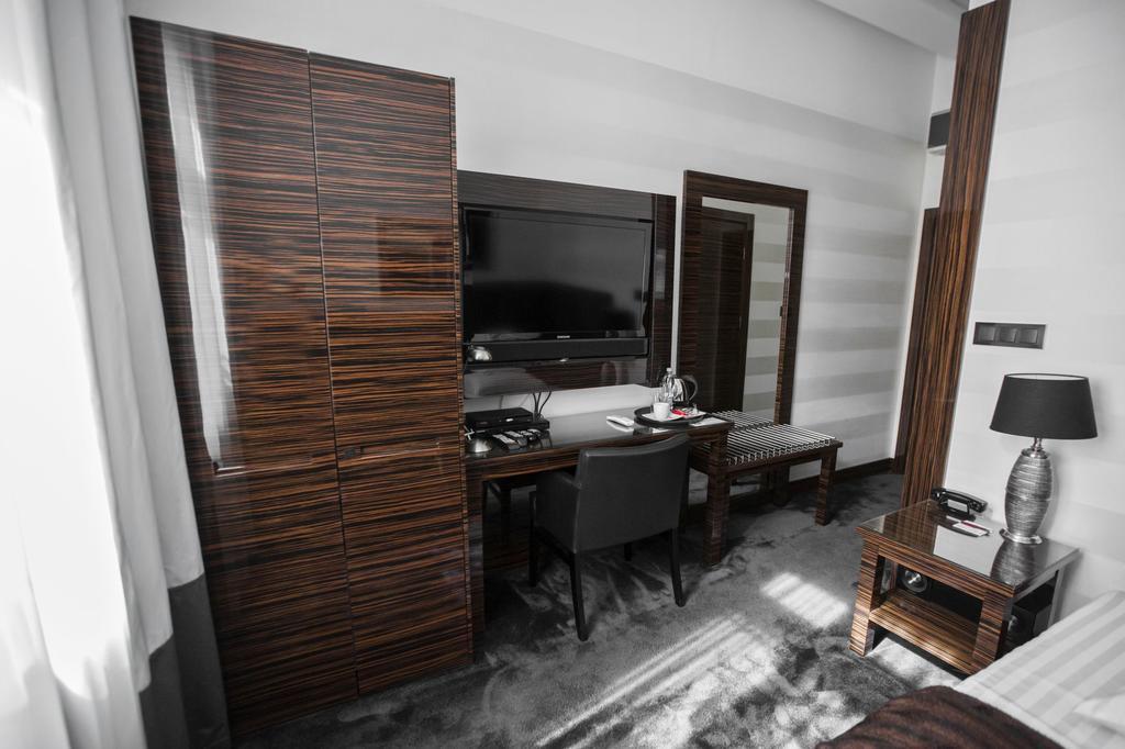 Hotel Europa กาลิช ภายนอก รูปภาพ