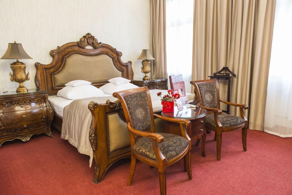 Hotel Europa กาลิช ภายนอก รูปภาพ