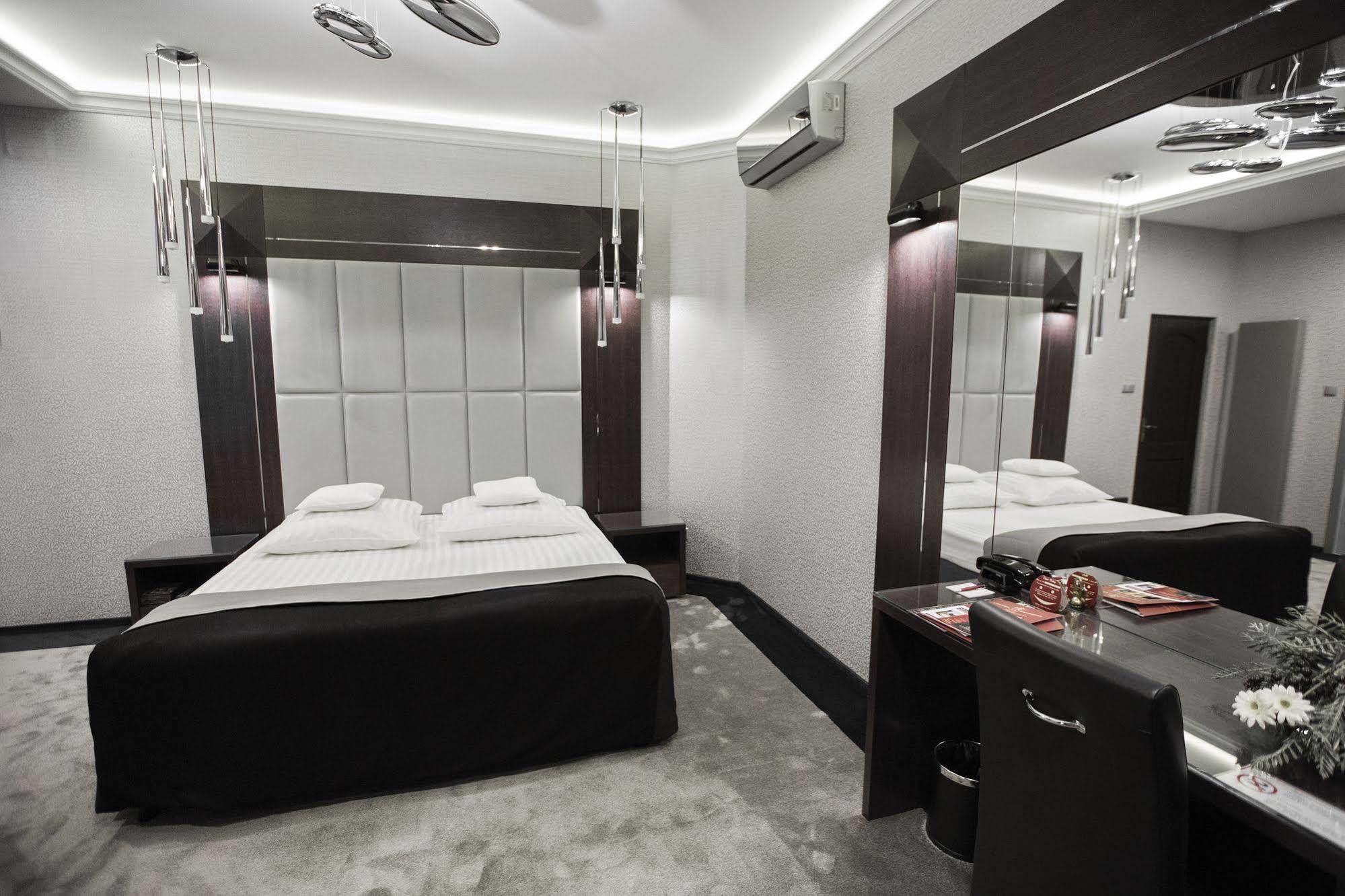 Hotel Europa กาลิช ภายนอก รูปภาพ