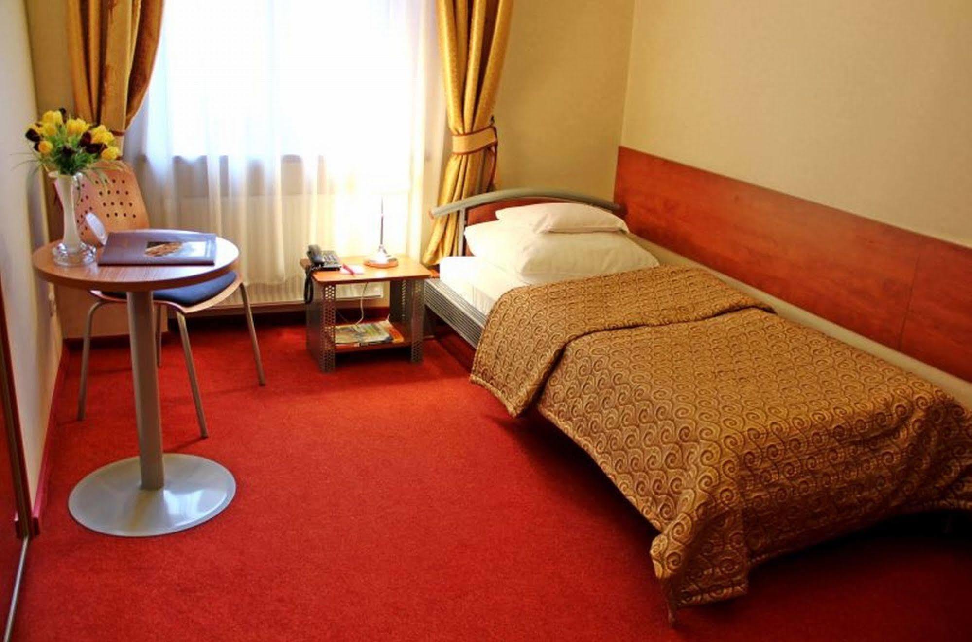 Hotel Europa กาลิช ภายนอก รูปภาพ