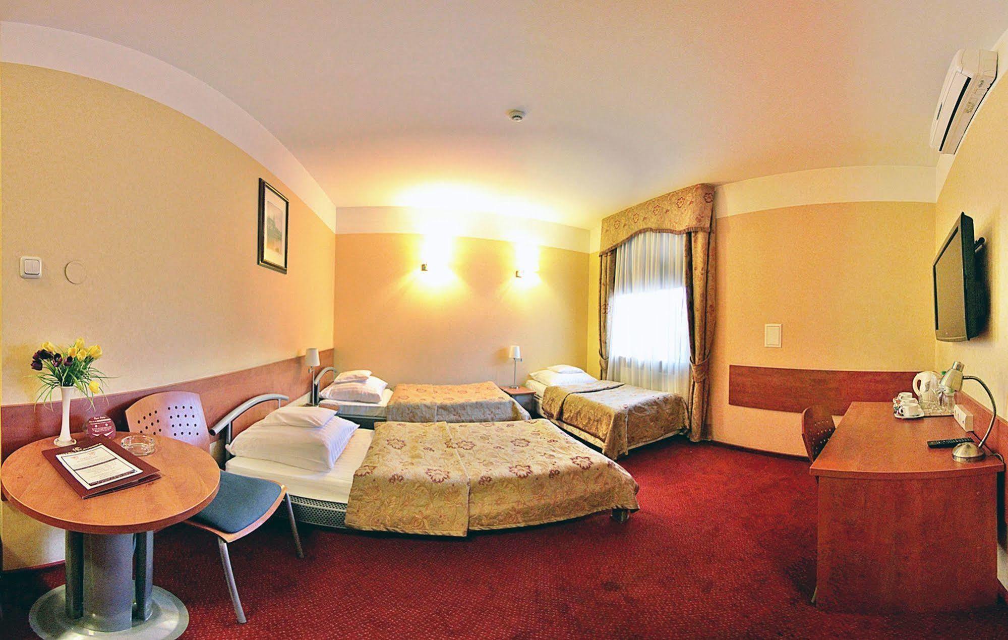 Hotel Europa กาลิช ภายนอก รูปภาพ