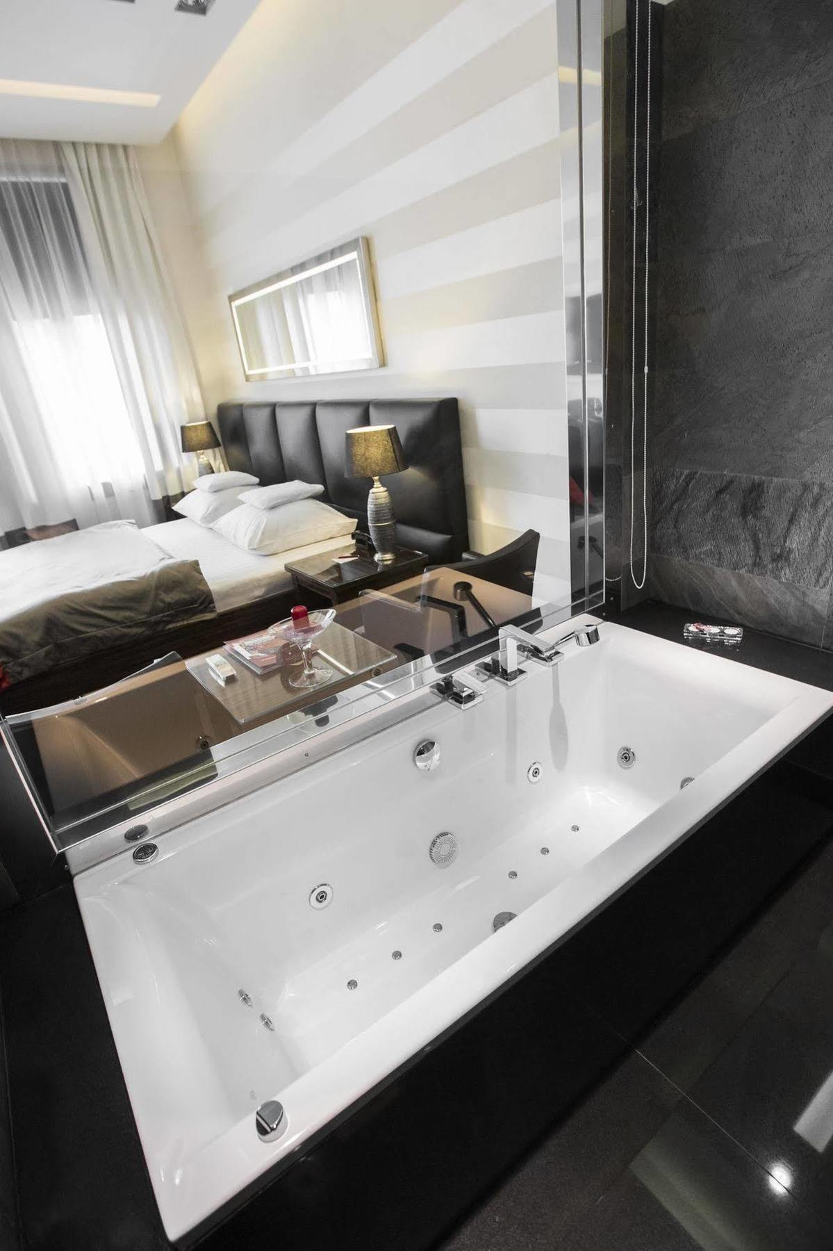 Hotel Europa กาลิช ภายนอก รูปภาพ
