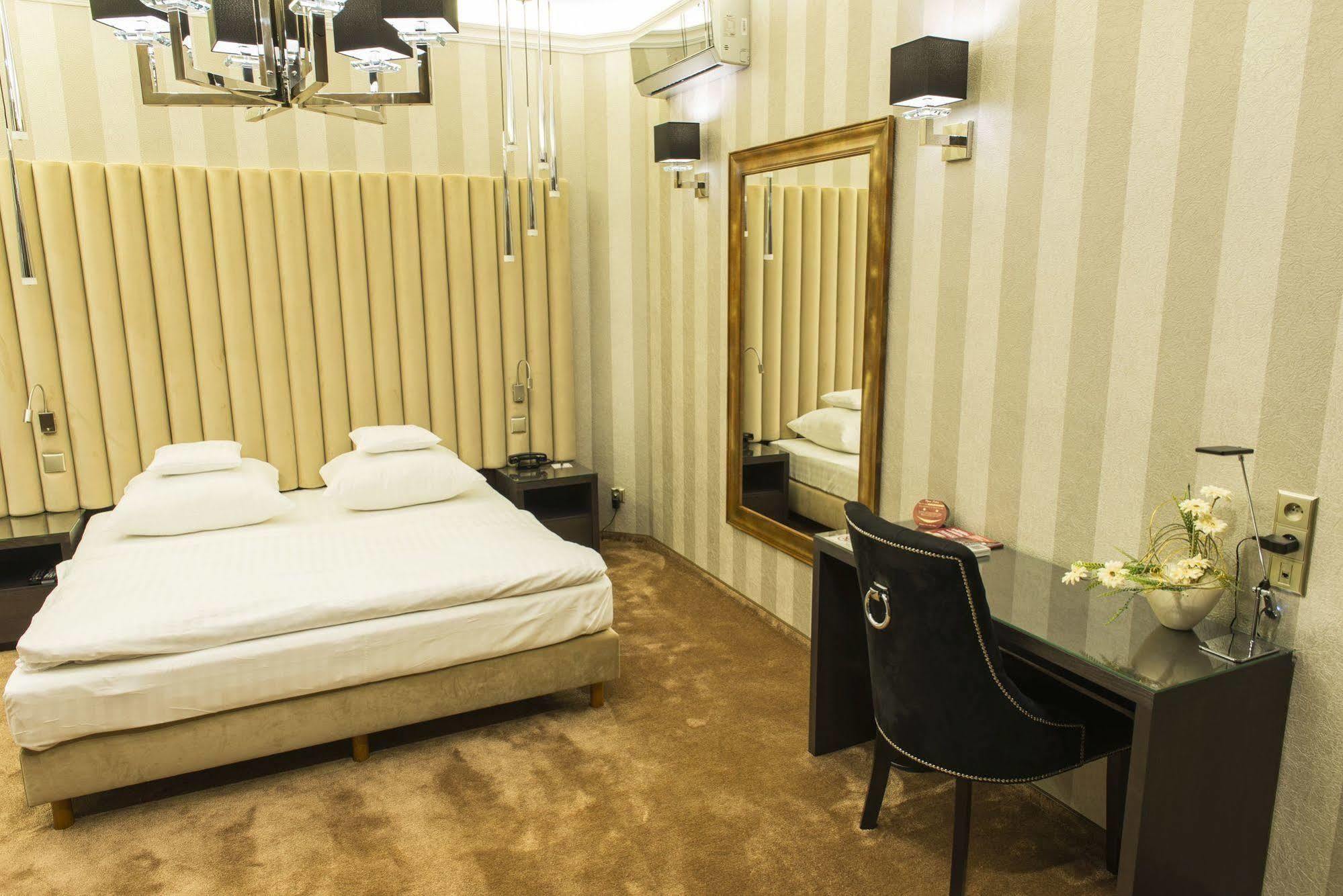 Hotel Europa กาลิช ภายนอก รูปภาพ