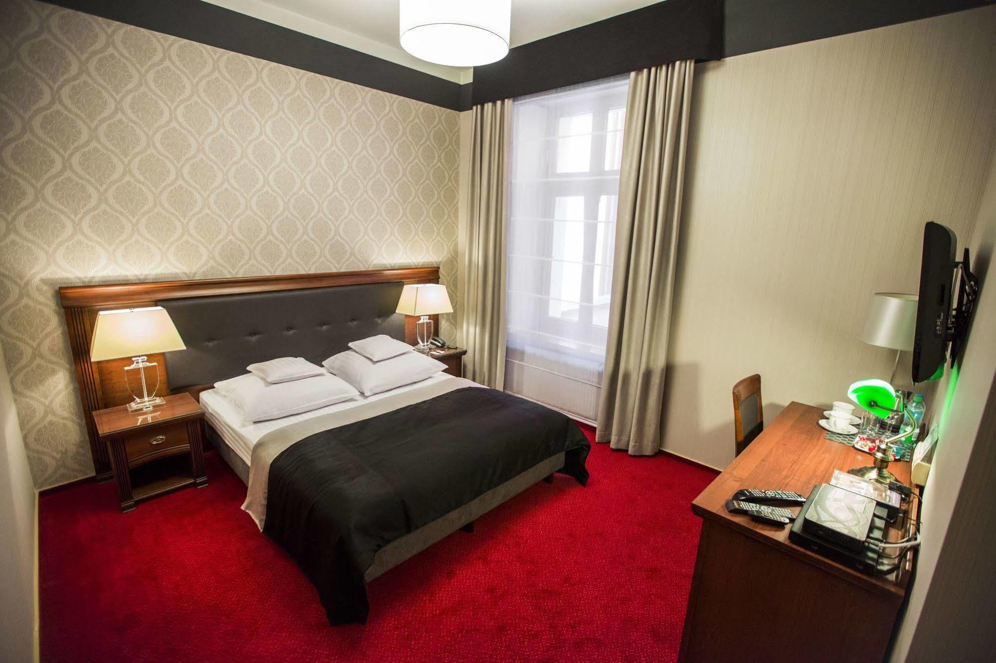 Hotel Europa กาลิช ภายนอก รูปภาพ