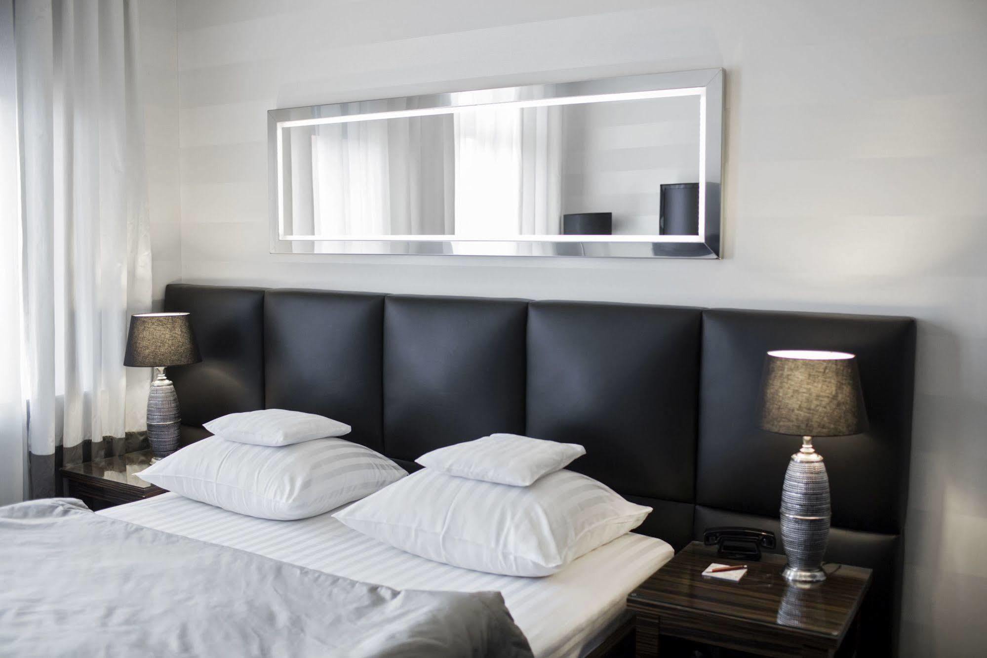 Hotel Europa กาลิช ภายนอก รูปภาพ
